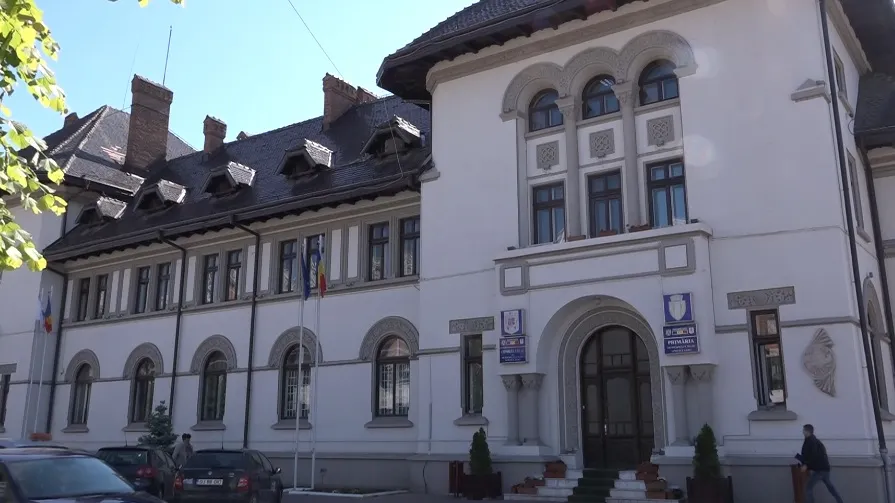 Primăria Târgu Jiu, dată în judecată