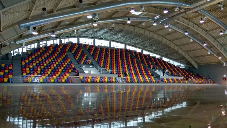 Probleme la Sala Sporturilor. Plouă prin acoperiș