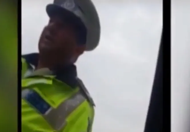 Un șofer din Târgu Jiu, amendat ”din ambiție” de un polițist local | VIDEO