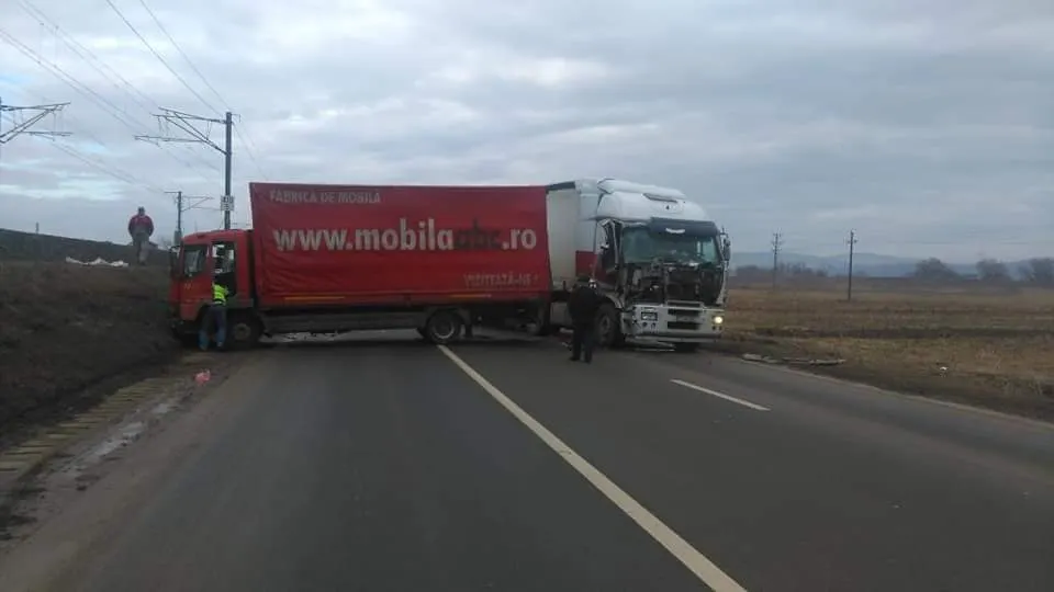 Accident pe Defileul Jiului: Trei persoane au fost rănite