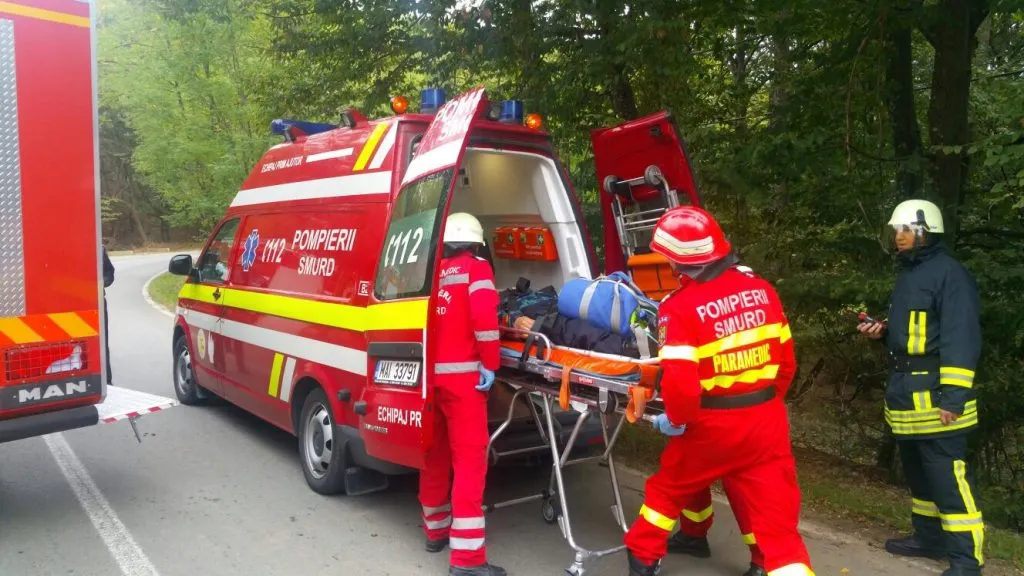 O femeie a fost lovită de o mașină aproape de Bumbești Jiu