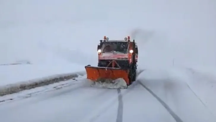 Drumarii gorjeni lărgesc șoseaua la Rânca