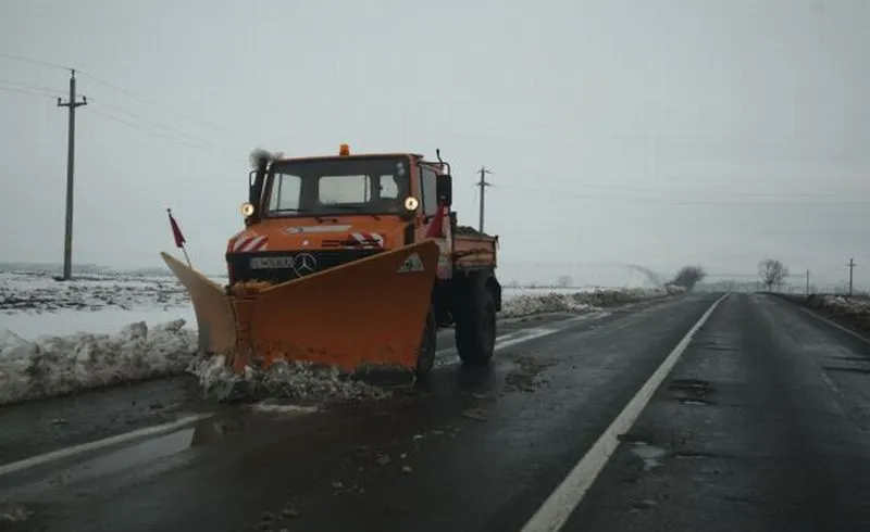 Șase utilaje de deszăpezire așteaptă ninsoarea la Rânca
