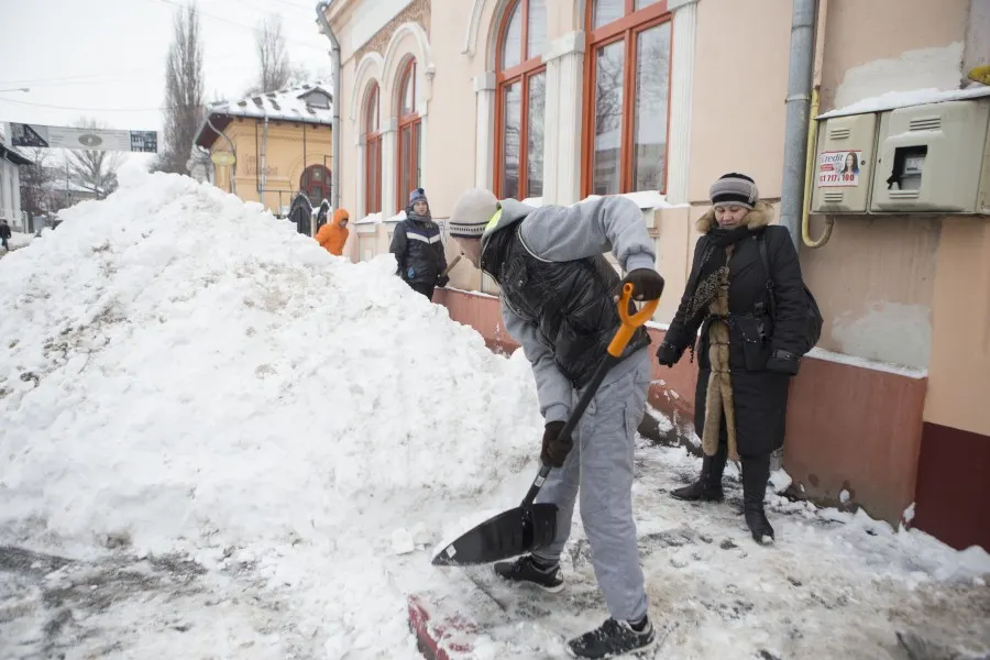 Condamnat la muncă în folosul comunității, deși nu are o mână