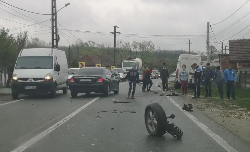 La un pas de tragedie: I-a sărit roata din mers la ieșirea din Târgu Jiu