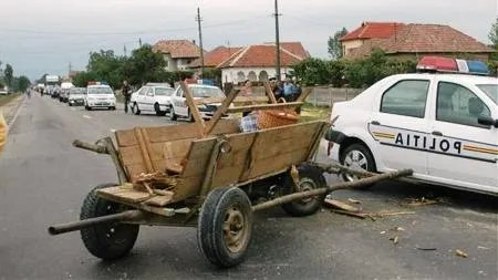 Accident la Telești. Un bărbat a fost strivit de o bucată de lemn căzută dintr-o căruță