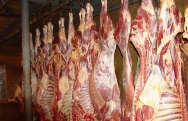 Zeci de percheziții în Gorj la comercianții de carne