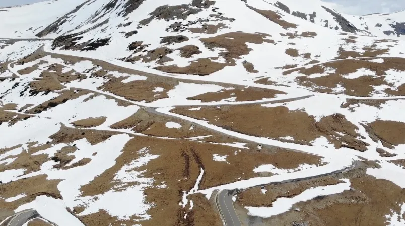 Deszăpezirea Transalpinei, ușurată de ploi. Prognoza meteo anunță, însă, alte ninsori!