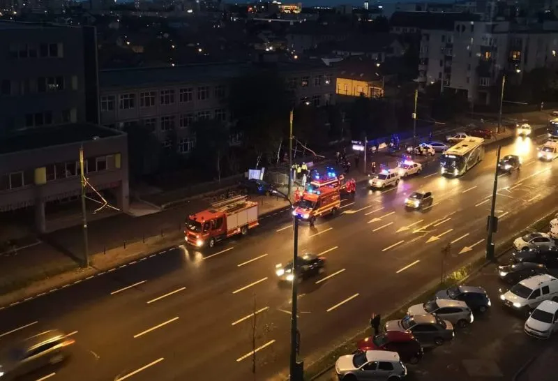 Accident la Bâlteni! S-a dat peste cap cu mașina