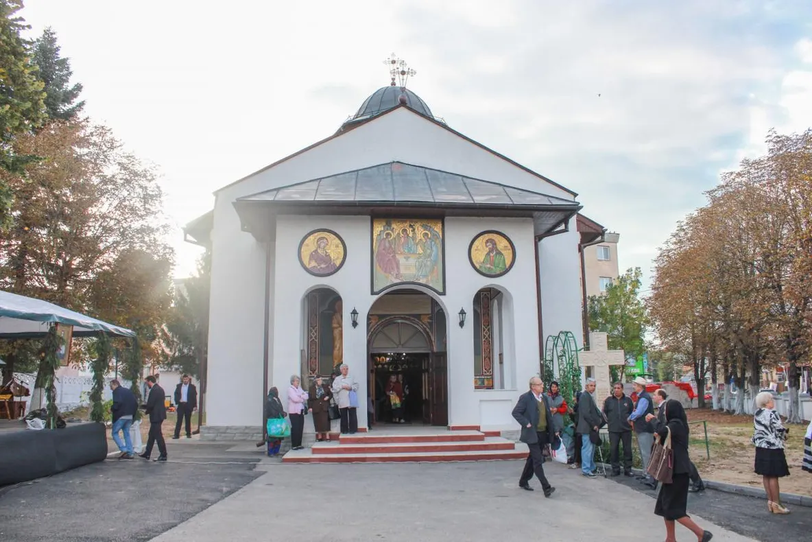 O jumătate de milion de lei, de la Consiliul Local Târgu Jiu, pentru două biserici