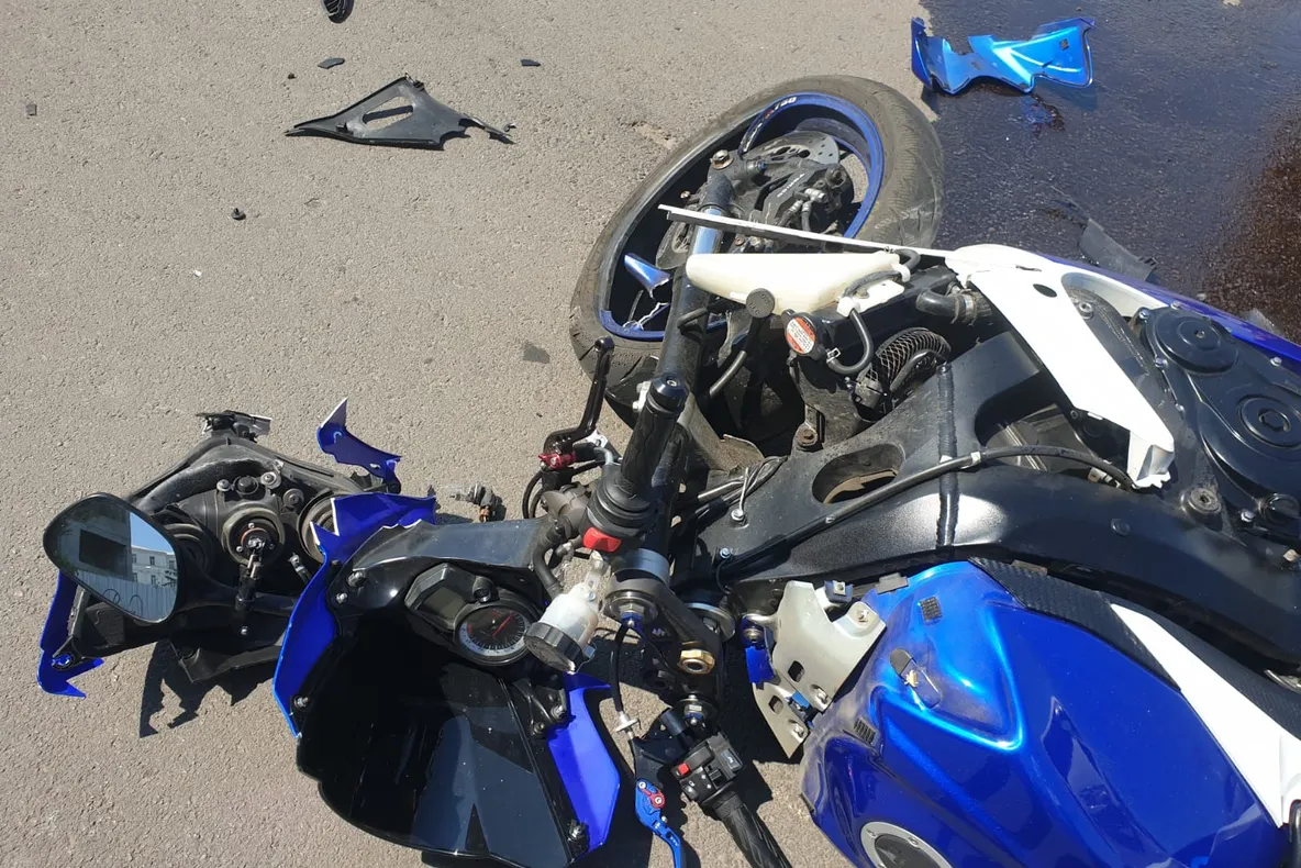 Motociclist, prins de radar la peste 200 km/h pe un drum județean din Gorj