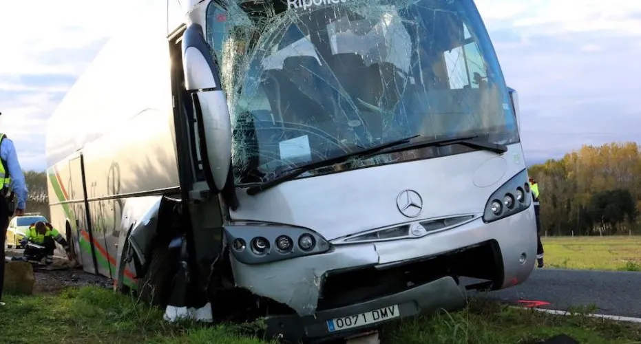 Autocar în flăcări, în Defileul Jiului!