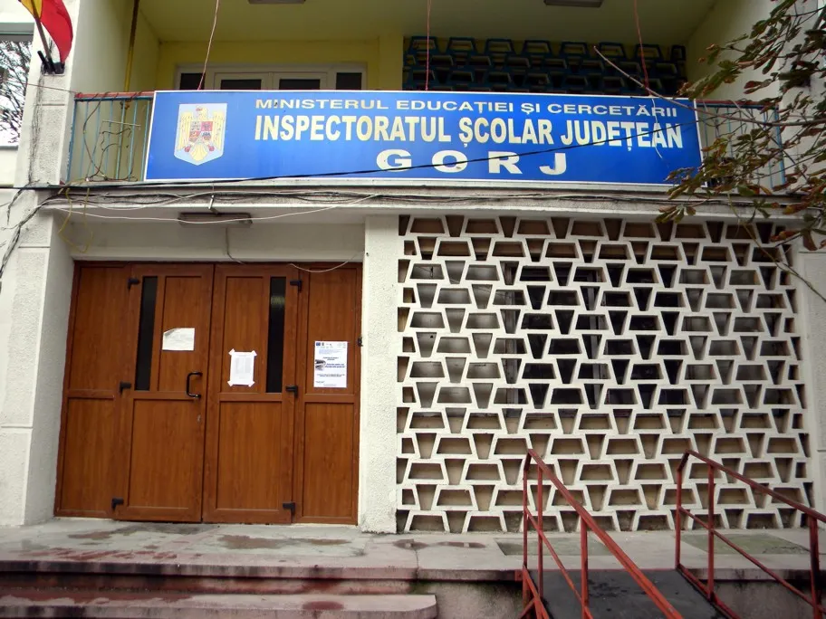 Nereguli cu fonduri europene la Inspectoratului Școlar Gorj. 4 mașini, sub sechestru!