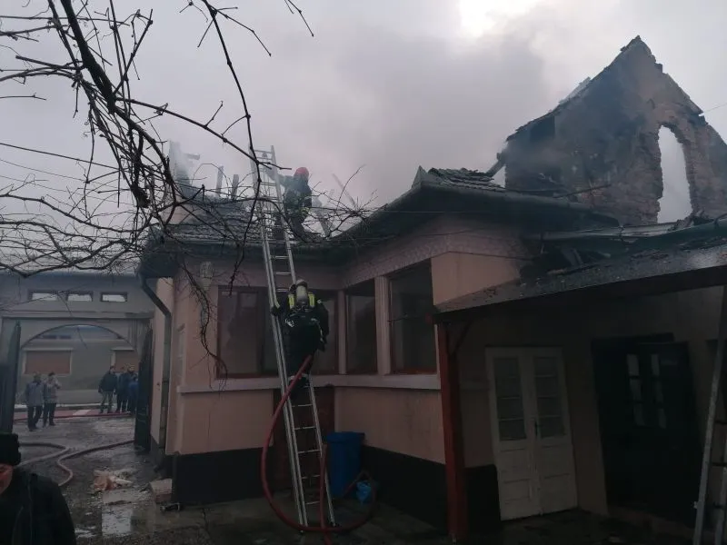 Tragedie la Târgu Jiu: Doi tineri au murit intoxicați cu monoxid de carbon!