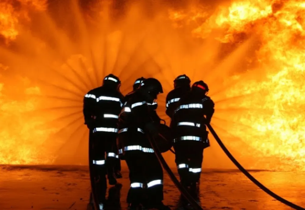 O gorjeancă a fost arestată după ce a dat foc unei clăi cu fân