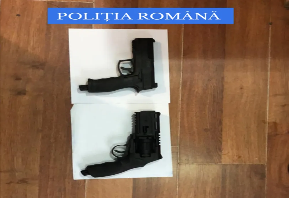 Pistoale scoase la vânzare ilegal, la Târgu Jiu