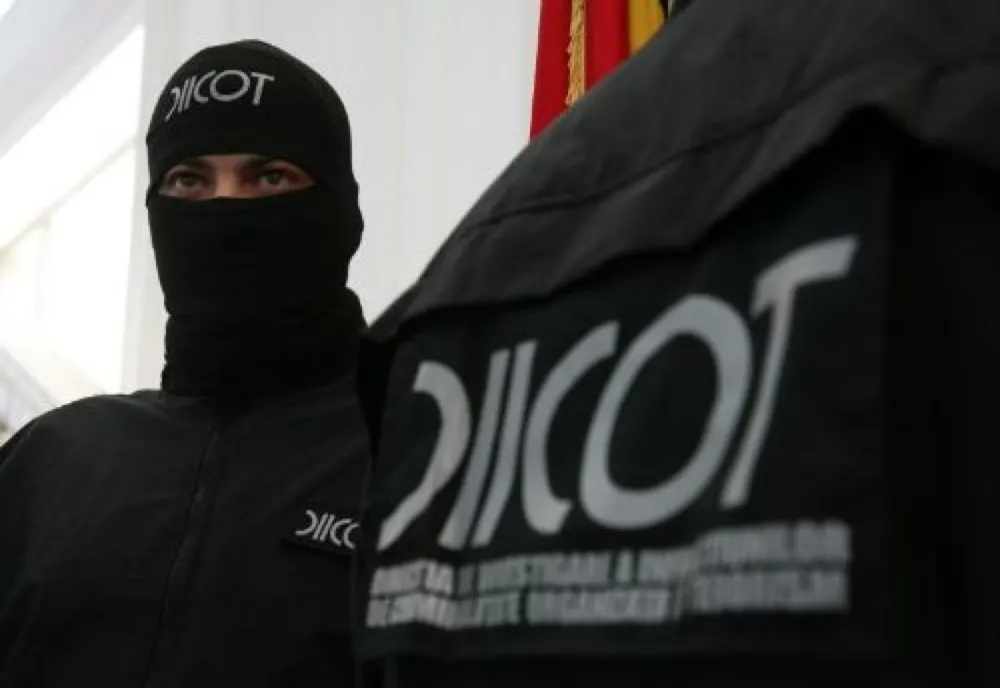 Pecheziţii în Olt şi Gorj, în urma unui flagrant la Filiaşi. Au fost găsite cocaină, 3 pistoale cu glonț și 59 de cartușe 