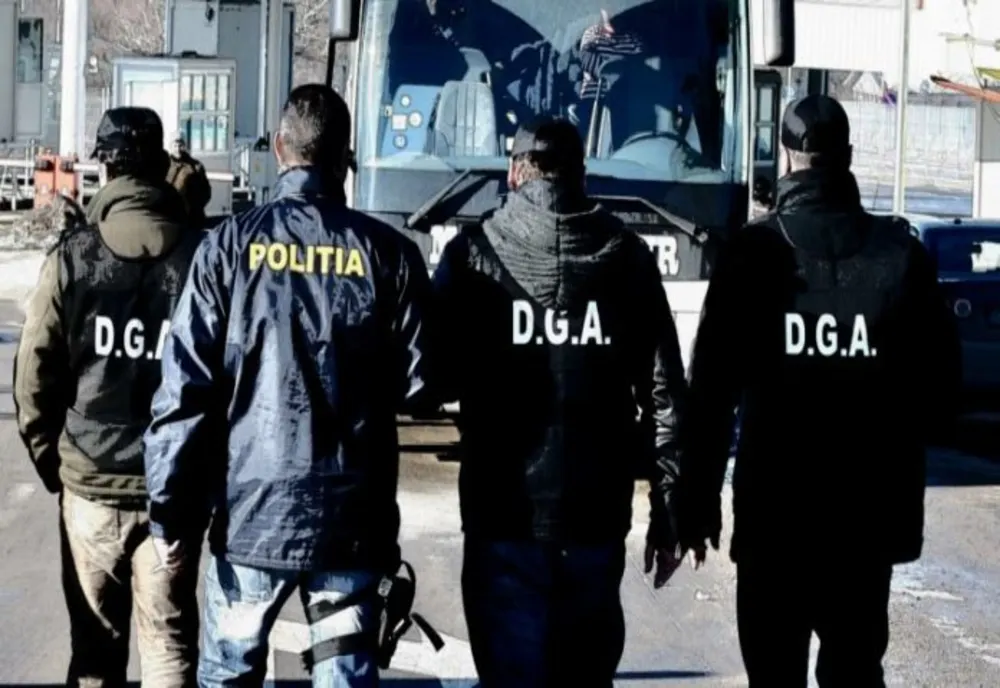 FLAGRANT: 5.000 lei, mită pentru un poliţist din Gorj