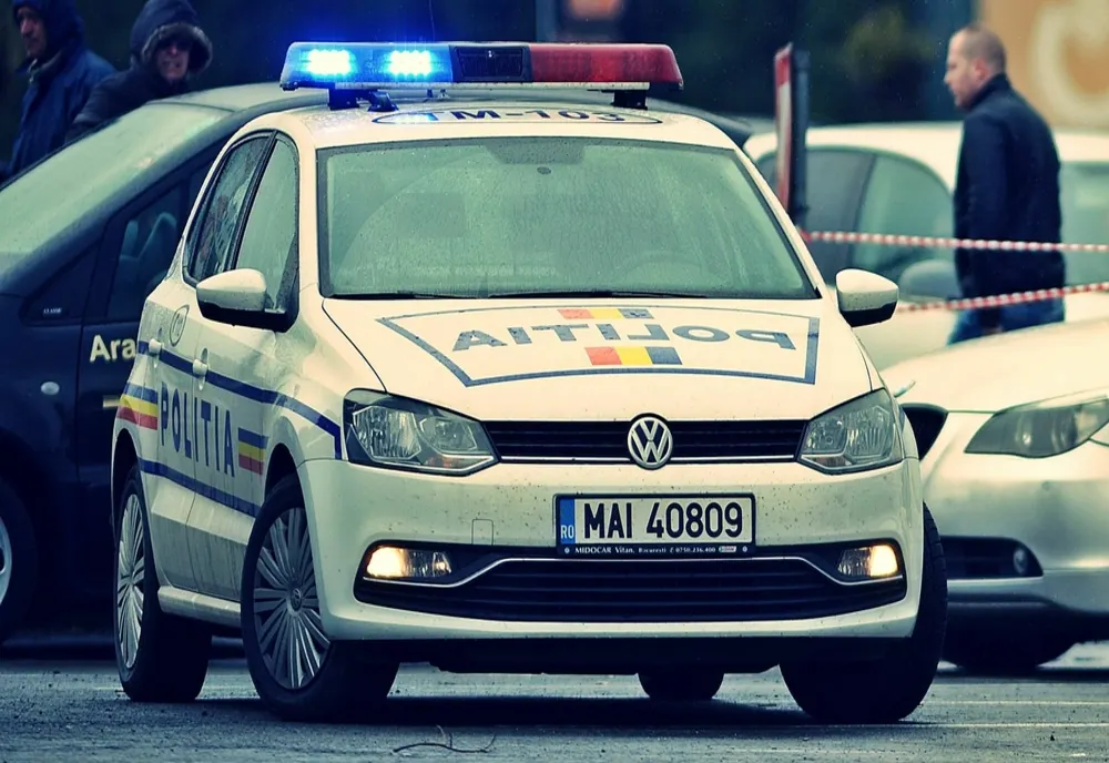 Două femei s-au luat la bătaie, într-o comună din Gorj. Ce au făcut poliţiştiştii