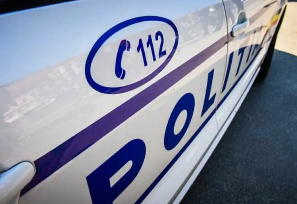 Gorj: O tânără din Rovinari a furat un autoturism şi a provocat un accident cu trei maşini avariate. Poliţiştii au internat-o la psihiatrie