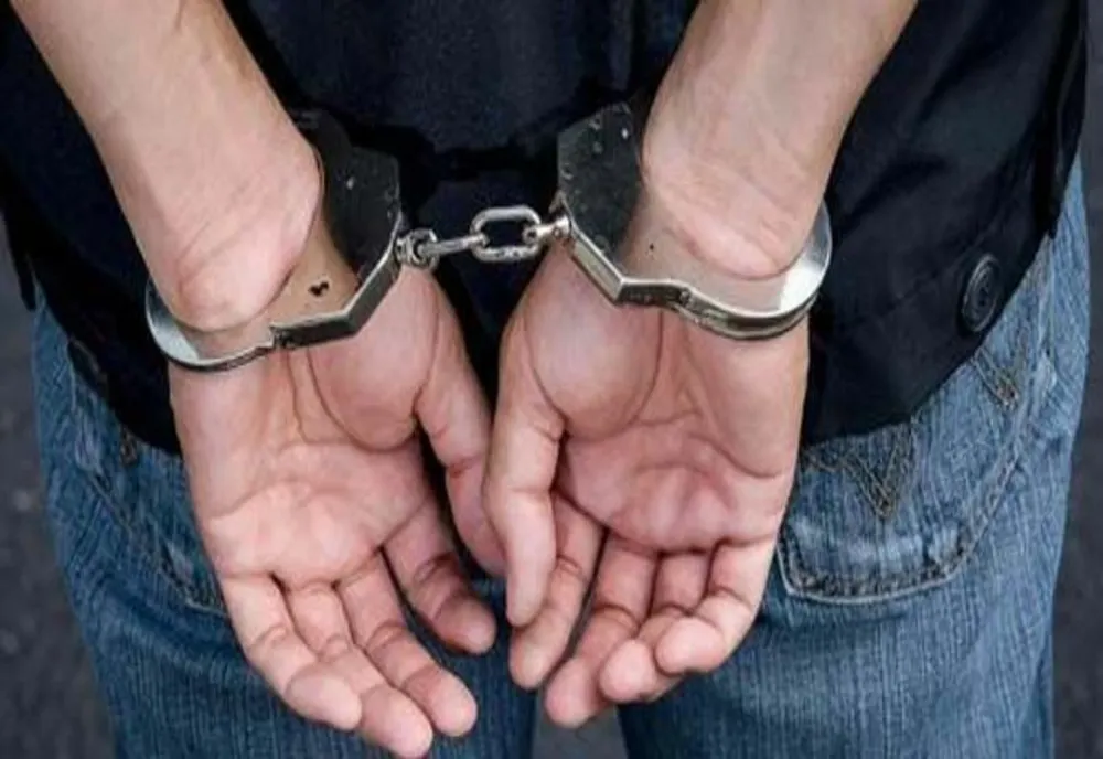 Adolescentă din Gorj, violată de un bărbat într-o maşină