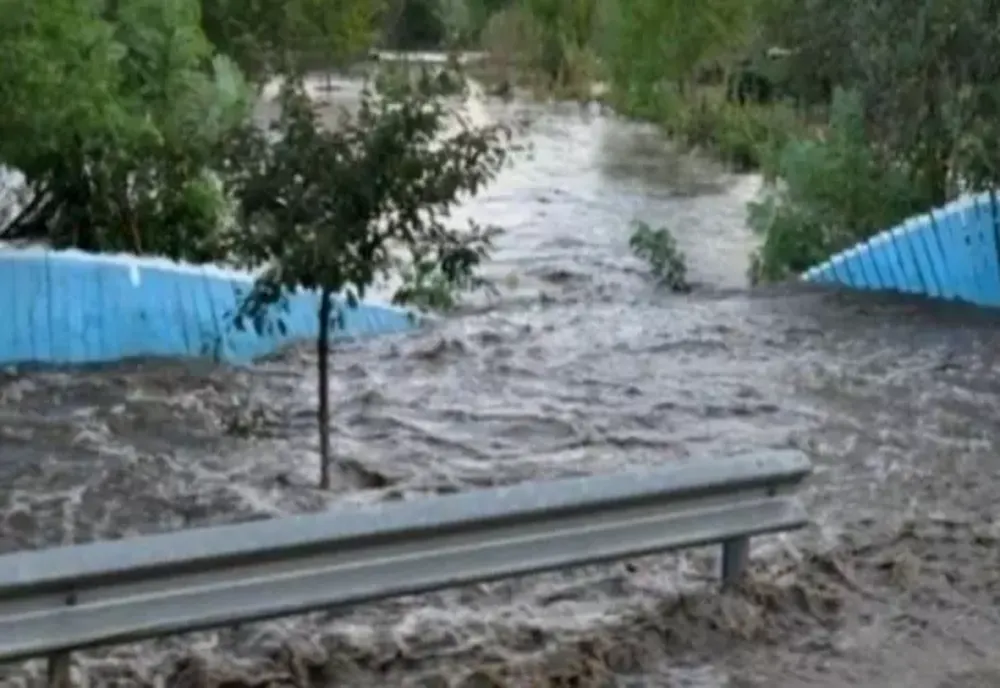 Avertizare Cod roşu de inundaţii pentru râuri din Gorj şi Vâlcea