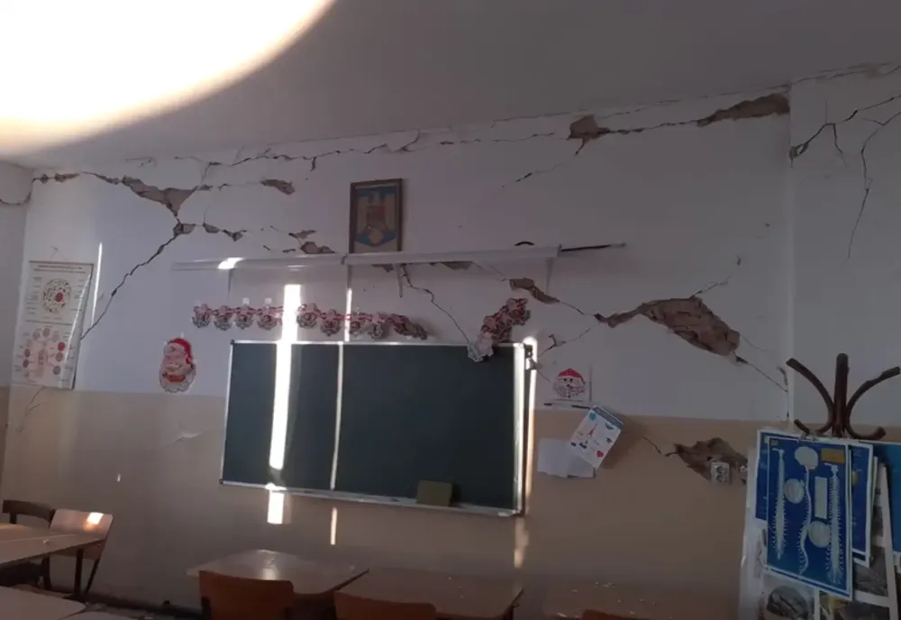 Șase școli din județul Gorj au rămas închise, iar elevii au fost relocați, în urma cutremurelor din zonă