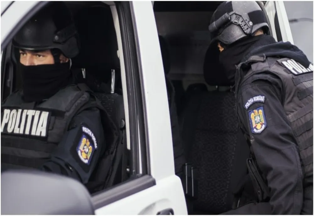 Gorj: Tineri reţinuţi după un jaf în stil mafiot. Au dat un „tun” de 100.000 de euro (VIDEO)