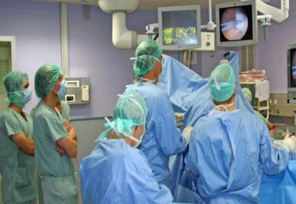 PREMIERĂ MEDICALĂ MONDIALĂ: TRANSPLANT DE VEZICĂ URINARĂ, REALIZAT ÎN SUA