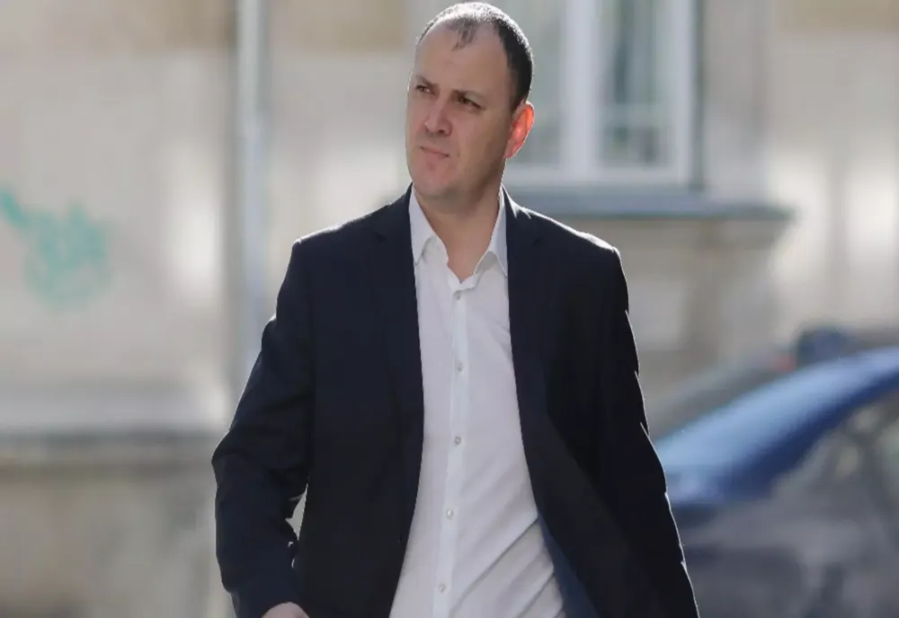 CUM S-A MUFAT FUGARUL SEBASTIAN GHIȚĂ LA BANII DAȚI DE NICUȘOR DAN. CARACATIȚA CARE A CĂPUȘAT FONDURILE PUBLICE 