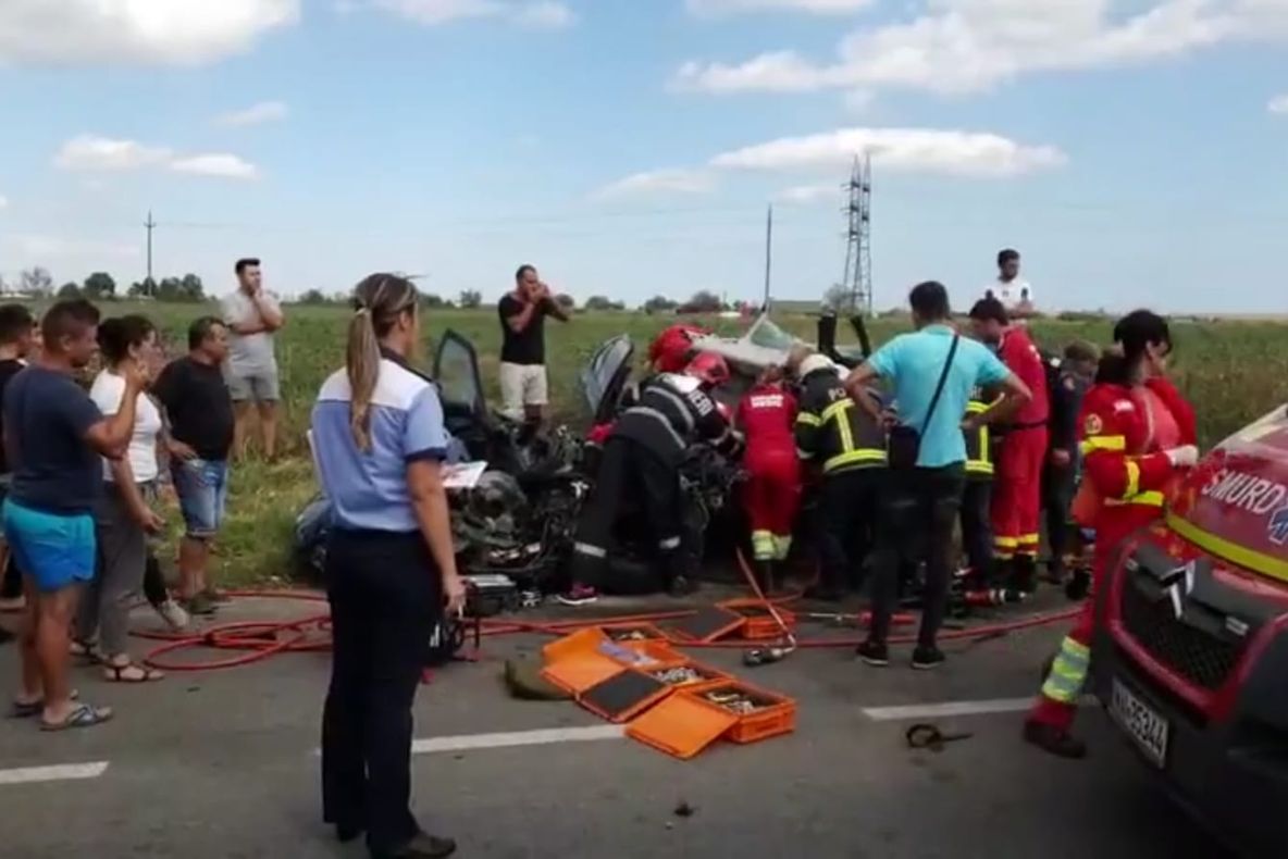 Accident la Peștișani: Trei mașini s-au ciocnit