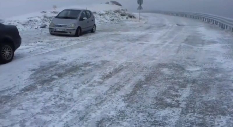 A nins la Rânca. Mașini blocate pe Transalpina