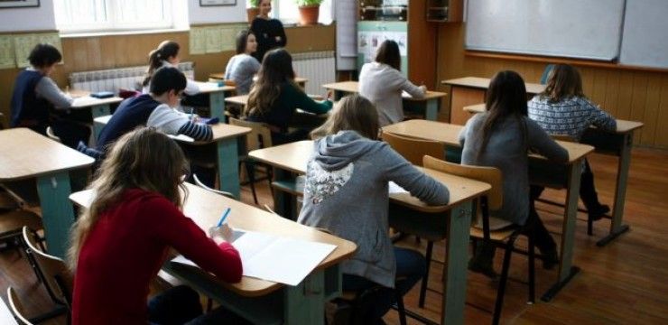 Un elev din Târgu Jiu, dat afară din Bacalaureat pentru fraudă