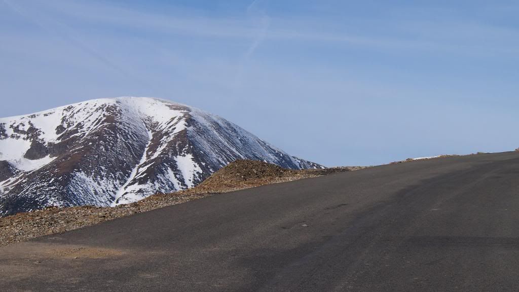 Parazăpezile de pe drumul Novaci - Rânca, luate de vânt