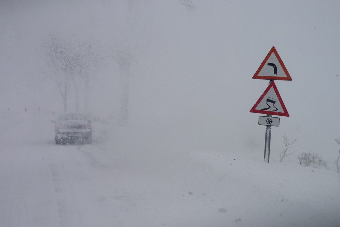 Alertă meteo în munții Gorjului: Cod galben de ninsori și viscol