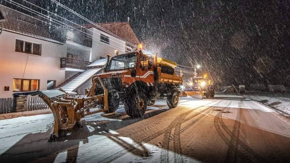 Zăpadă de cinci centimetri în Gorj