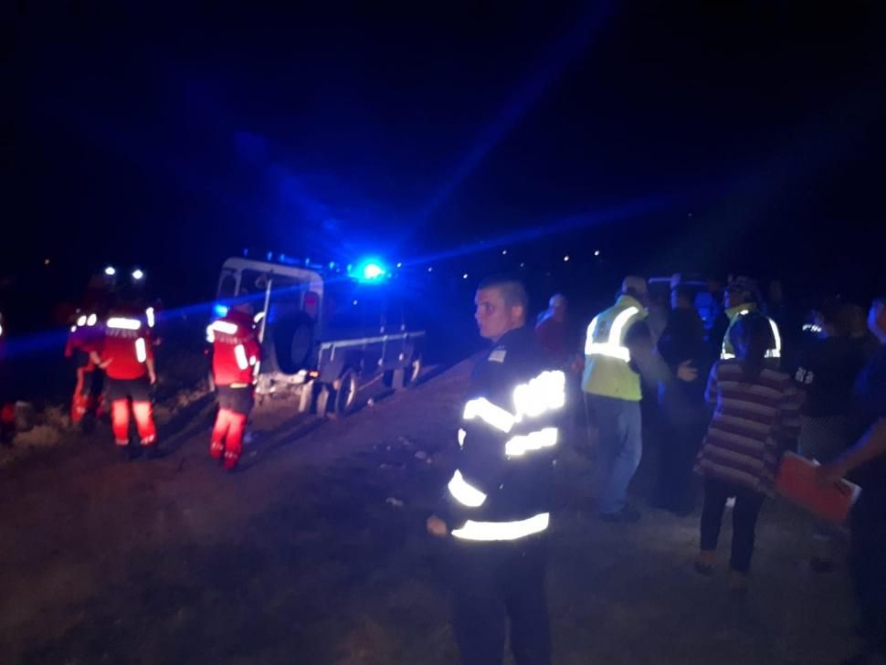 Misiune dificilă pentru salvatorii gorjeni: Cum au ajutat un bărbat rănit în pădure