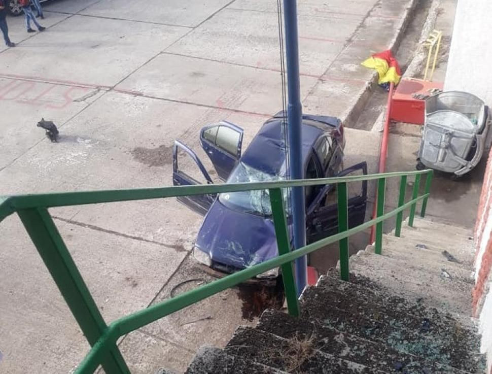 O mașină a căzut de pe barajul de la Vădeni