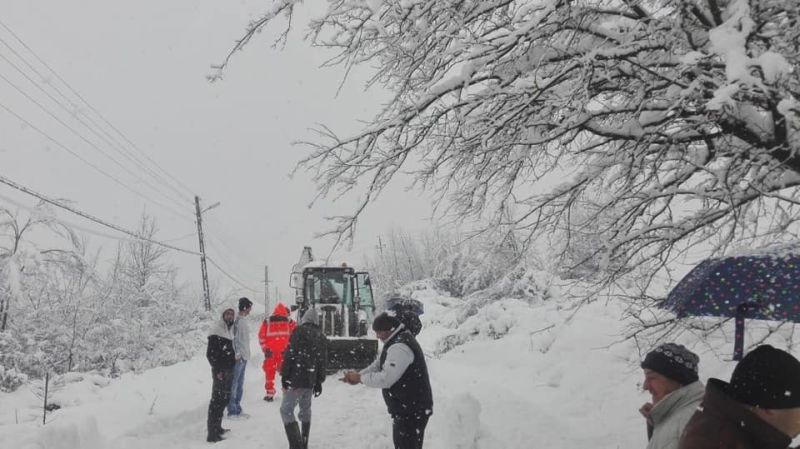 Utilajul pentru deszăpezire al comunei Cîlnic, în pana prostului. A blocat toată circulația