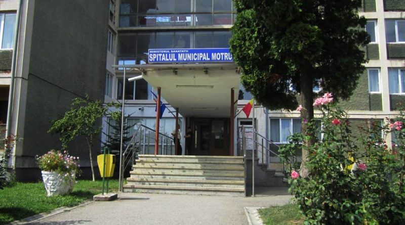 Un bărbat degerat a murit după ce a fost ținut trei zile fără să fie operat