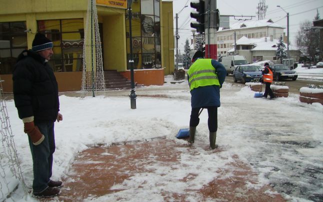 Ce amenzi riscă locuitorii din Târgu Jiu care nu curăță zăpada