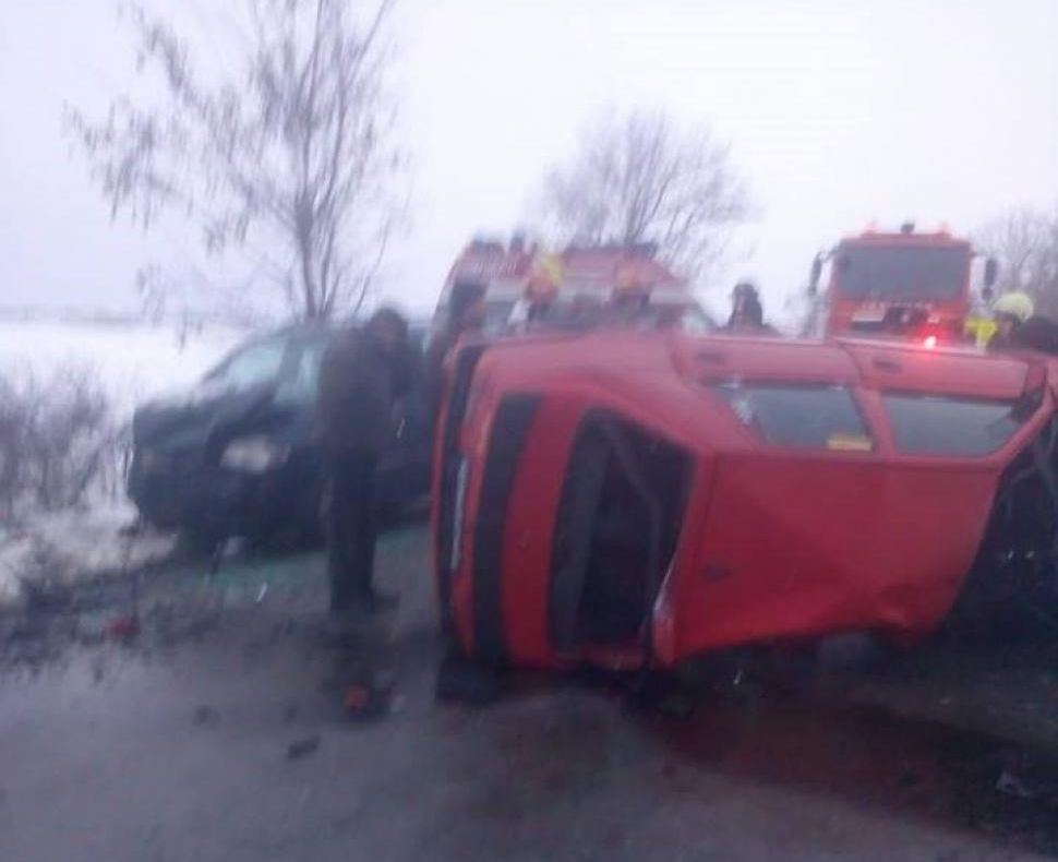 Accident spectaculos la Câmpu Mare. Doi bărbați și un copil au fost răniți