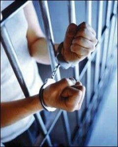 Arestat după ce a înșelat cu 400 de lei un bătrân din Gorj