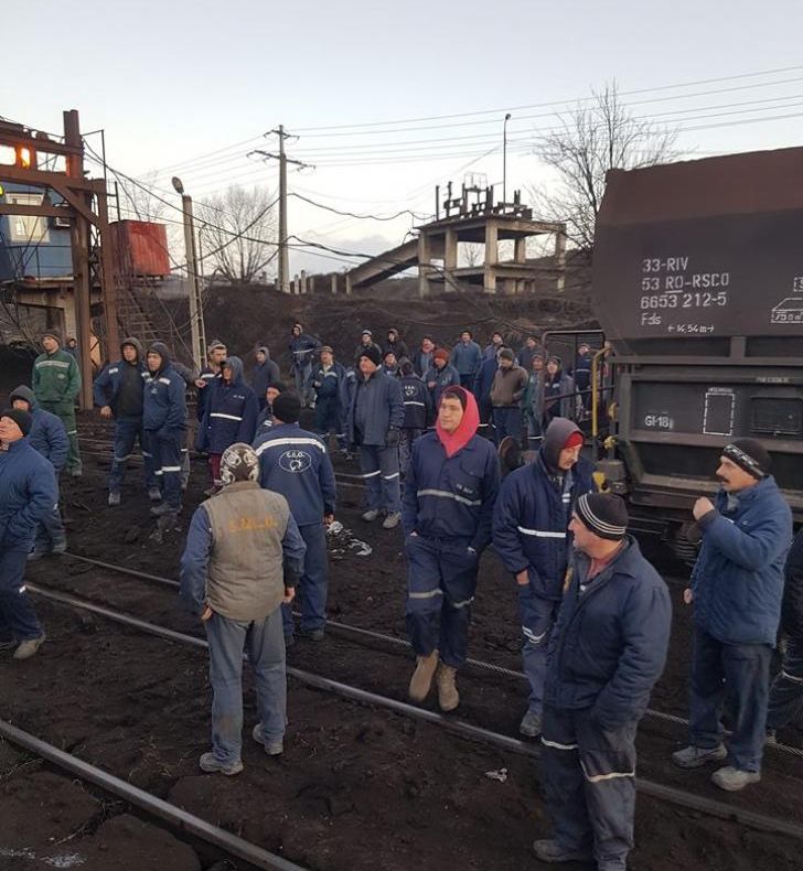 Minerii de la o carieră din Gorj refuză să intre la lucru