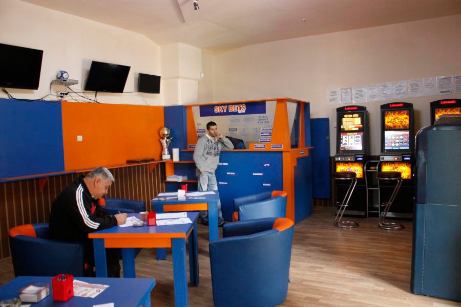 Un tânăr gorjean a delapidat o casă de pariuri