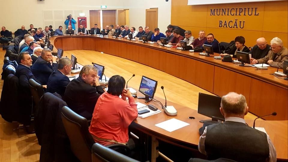 Cu căruța plină de gunoaie prin Târgu Jiu