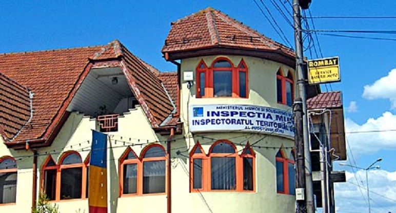 Inspectori ITM, alergați de câini într-o fabrică din Gorj