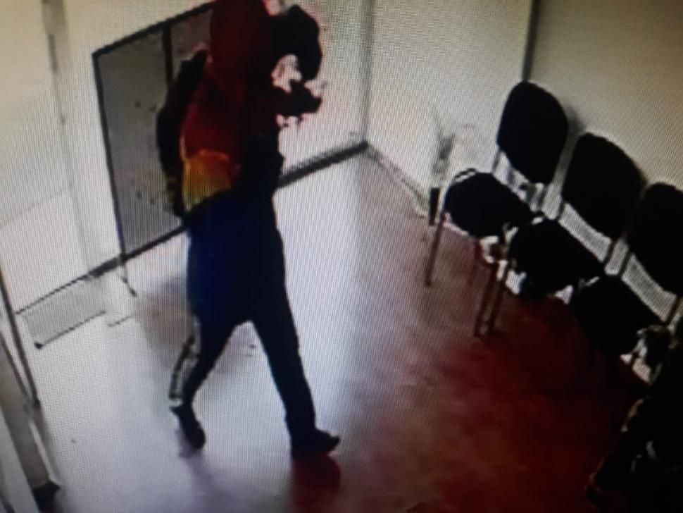 Jaf la o casă de schimb valutar din Gorj. Hoțul e liber!