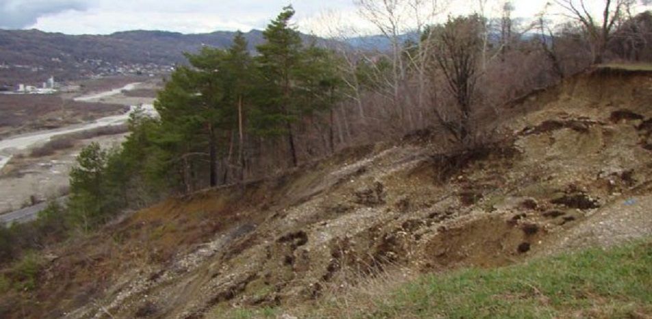 Alunecare de teren la Bustuchin