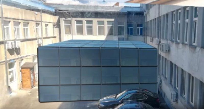 Salon de urgențe, în curtea Spitalului din Târgu Jiu